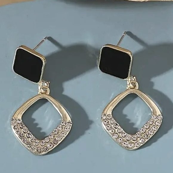 Jewelry - ⭐️NWT Geometric Gold And Black Dangle Stud Earrings